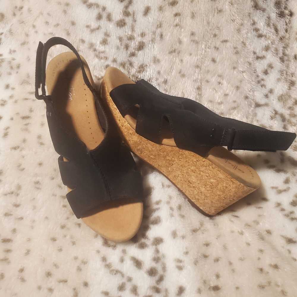 Clark's Ultimate Comfort Collection Black Sandals size 9